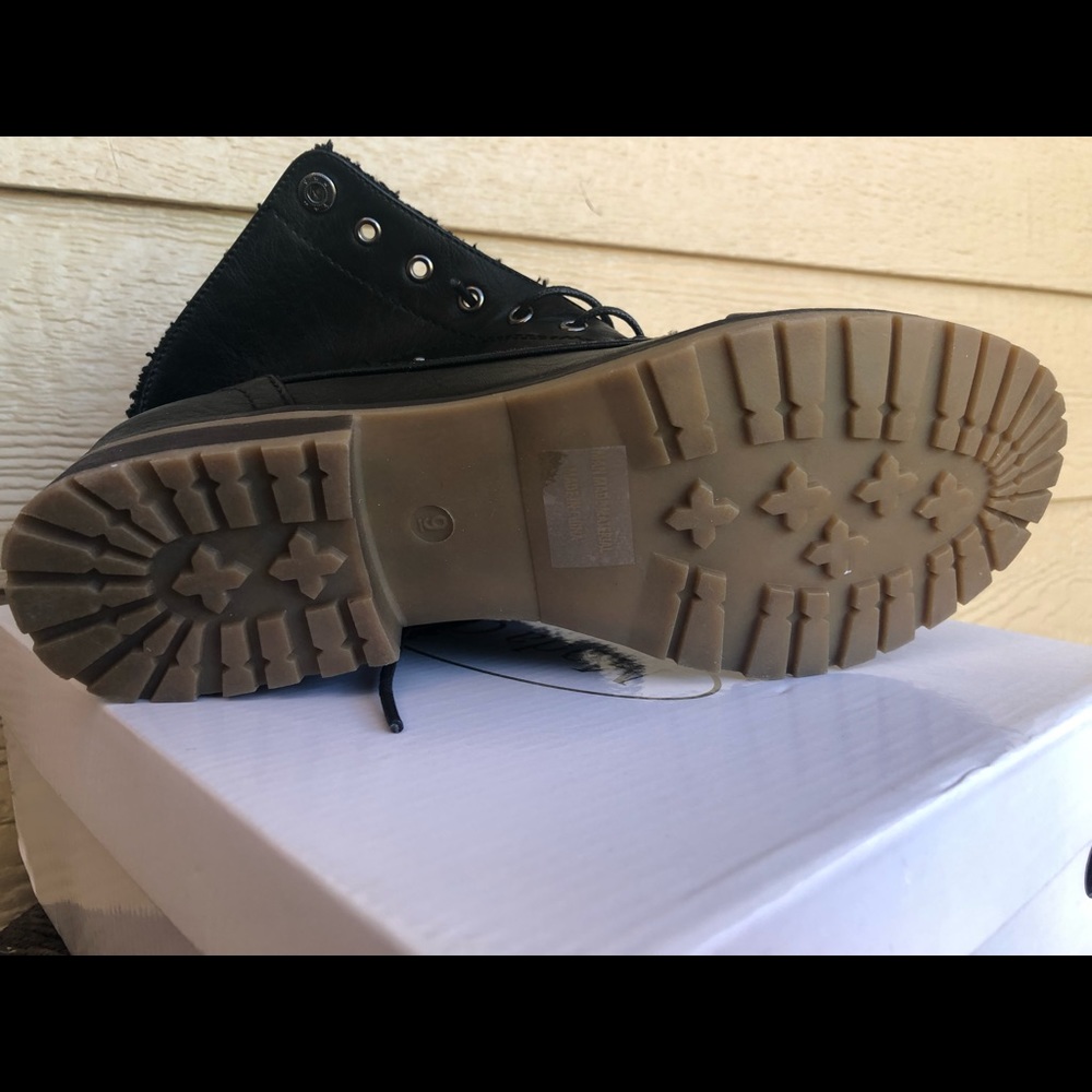 BRAND NEW IN BOX sz 9 boots - Picture 3 of 6